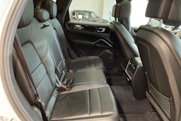 valkoinen Porsche Cayenne 2019 kuva 23.
