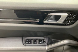 Musta Porsche Cayenne 2019 kuva 12.