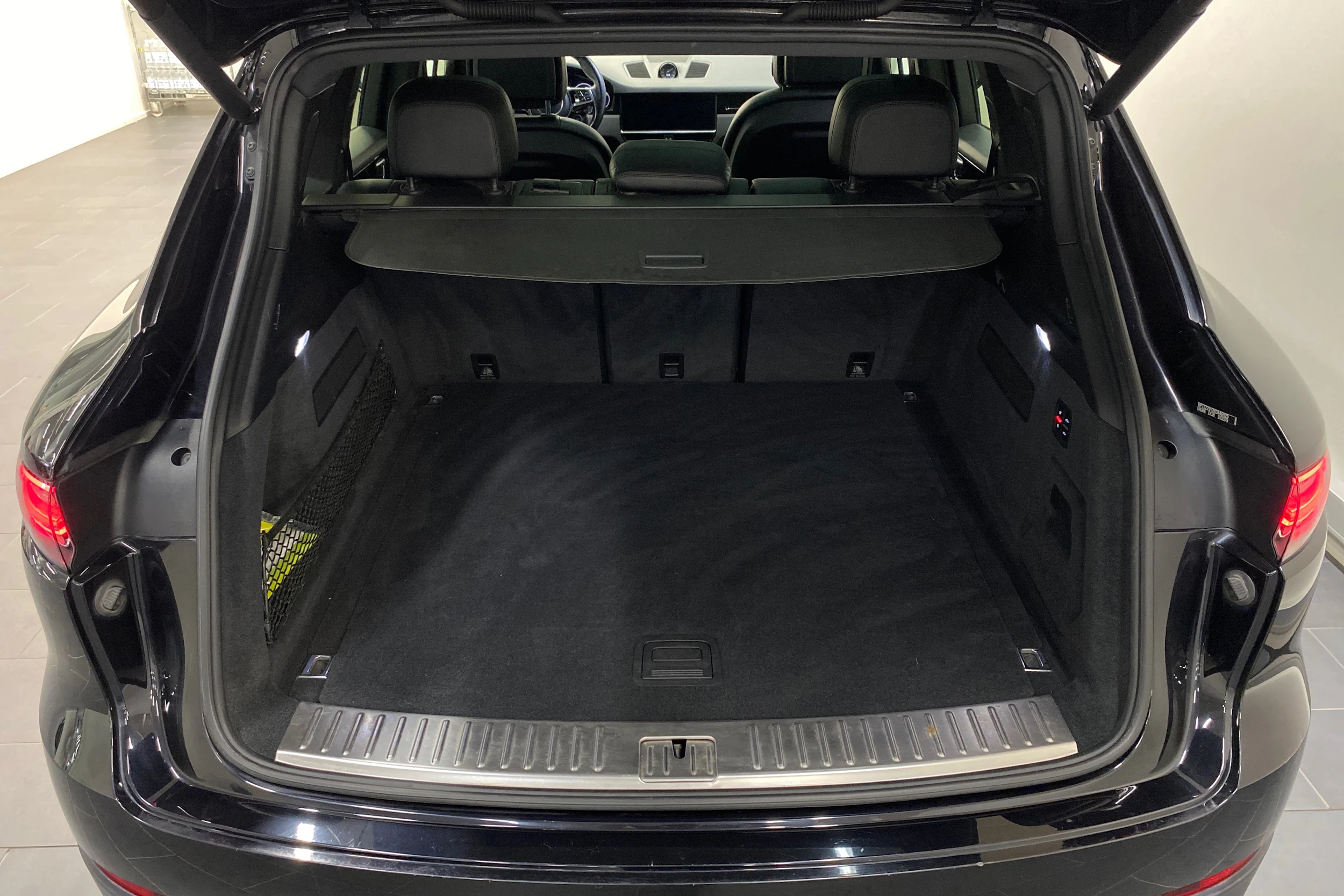 Musta Porsche Cayenne 2019 kuva 13.