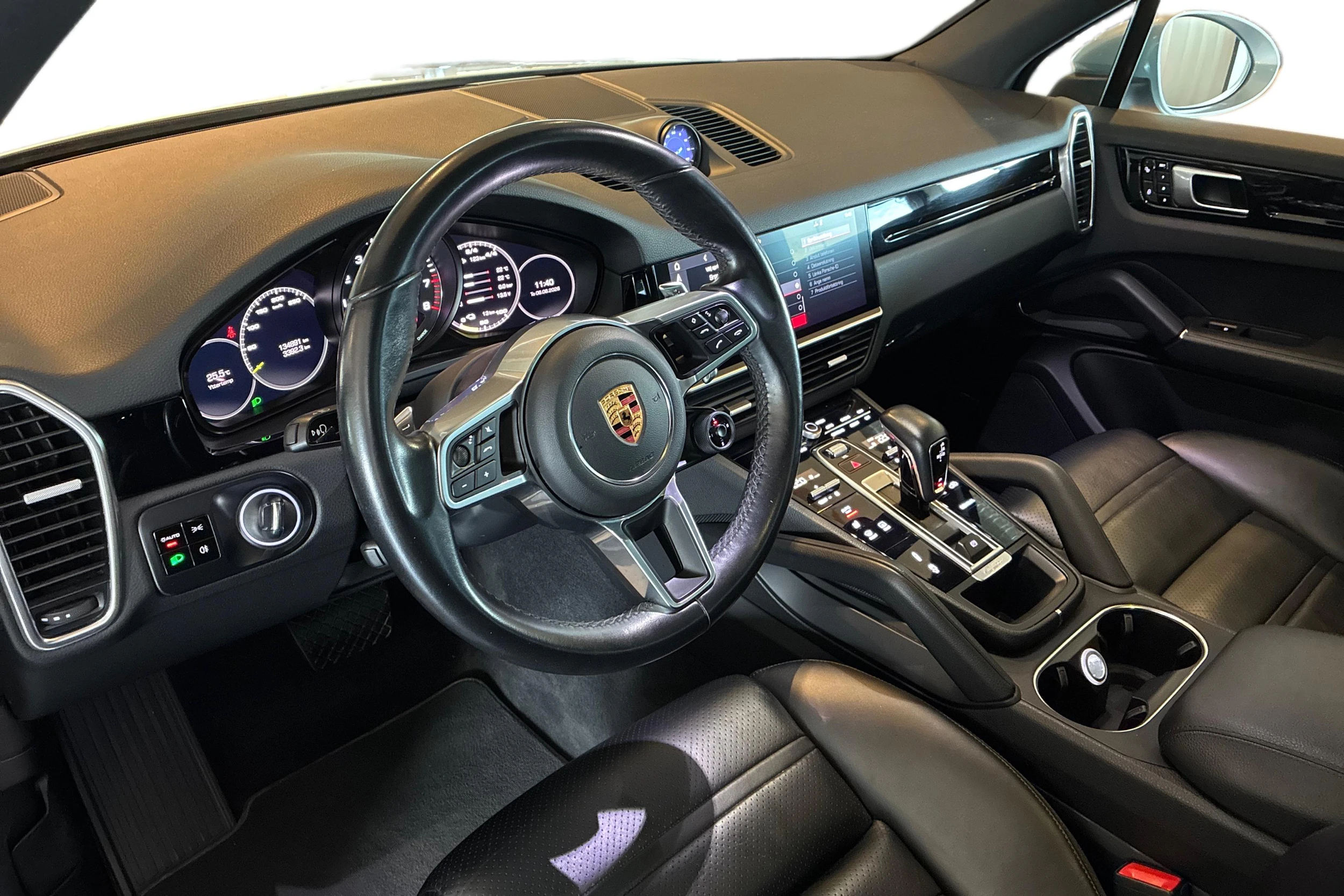 Harmaa Porsche Cayenne 2019 kuva 6.