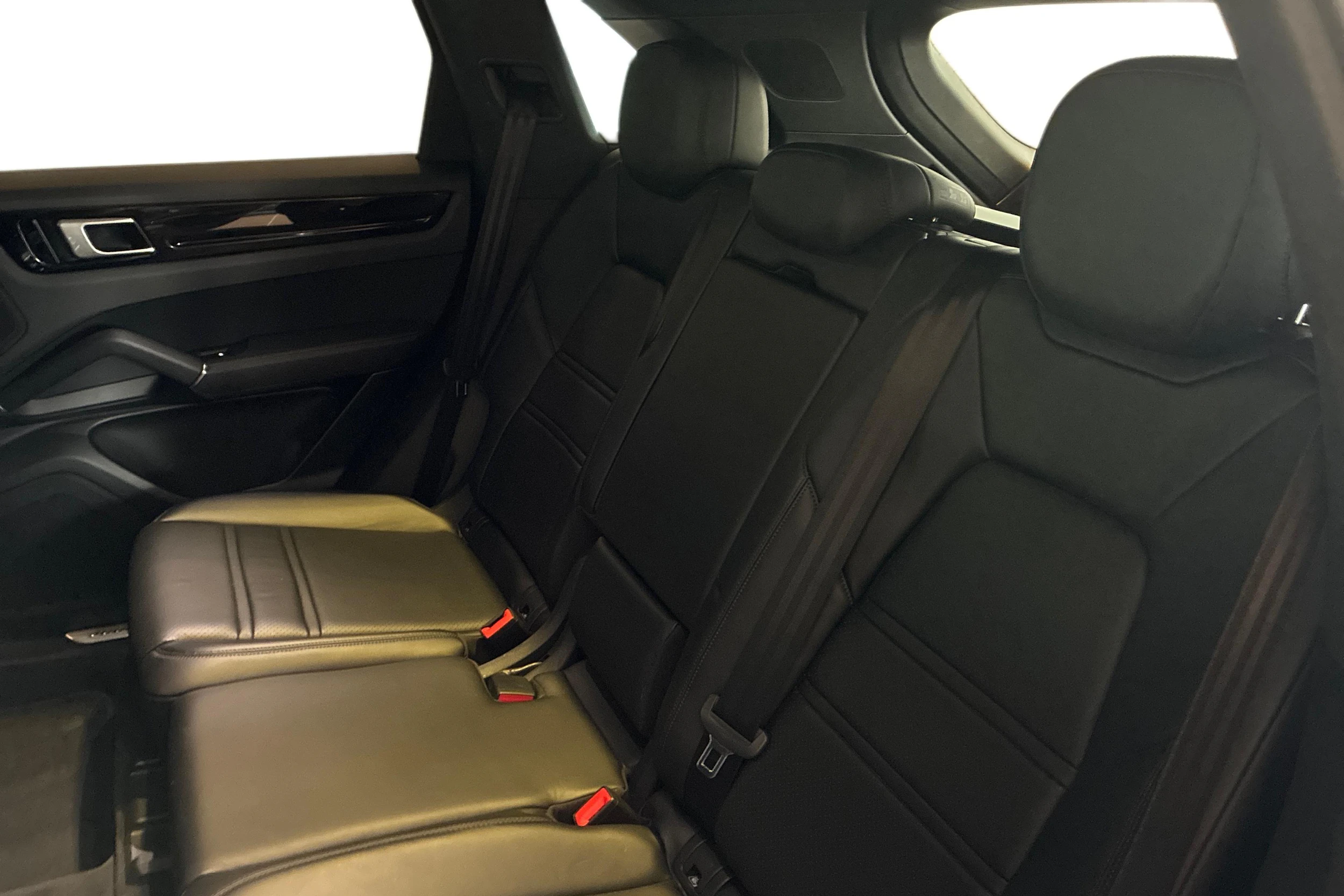Harmaa Porsche Cayenne 2019 kuva 8.
