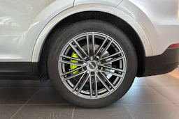 Harmaa Porsche Cayenne 2019 kuva 10.