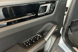 Harmaa Porsche Cayenne 2019 kuva 11.
