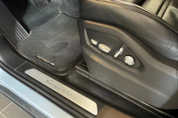 Harmaa Porsche Cayenne 2019 kuva 12.