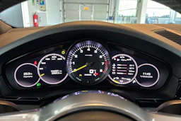 Harmaa Porsche Cayenne 2019 kuva 14.