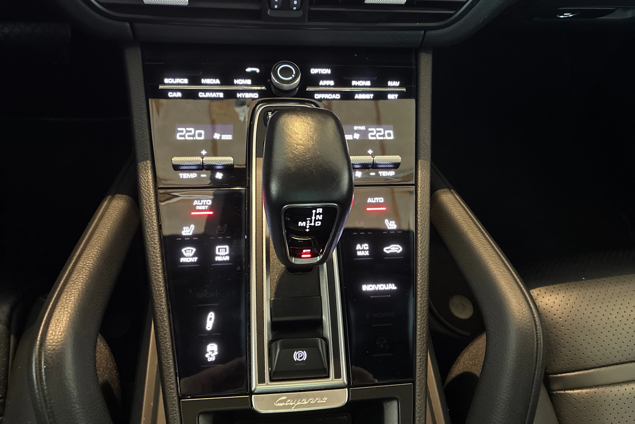 Harmaa Porsche Cayenne 2019 kuva 16.