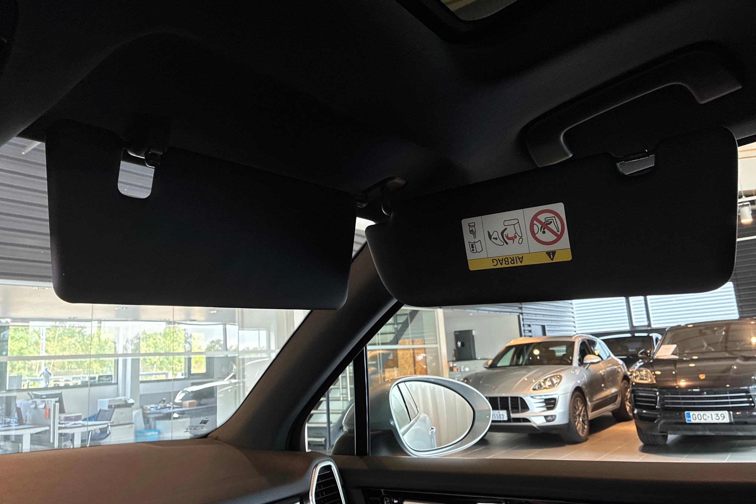 Harmaa Porsche Cayenne 2019 kuva 19.