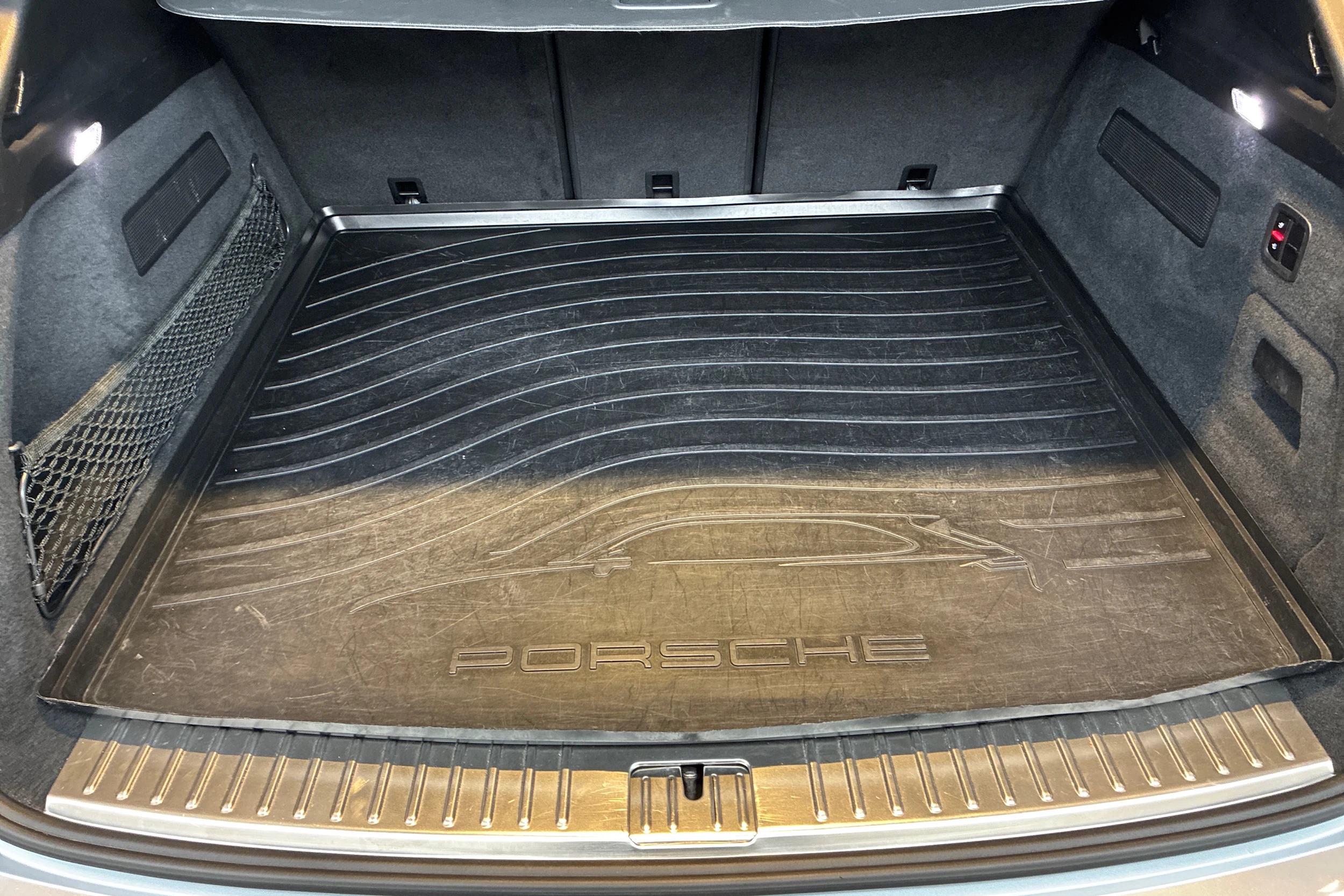 Harmaa Porsche Cayenne 2019 kuva 22.