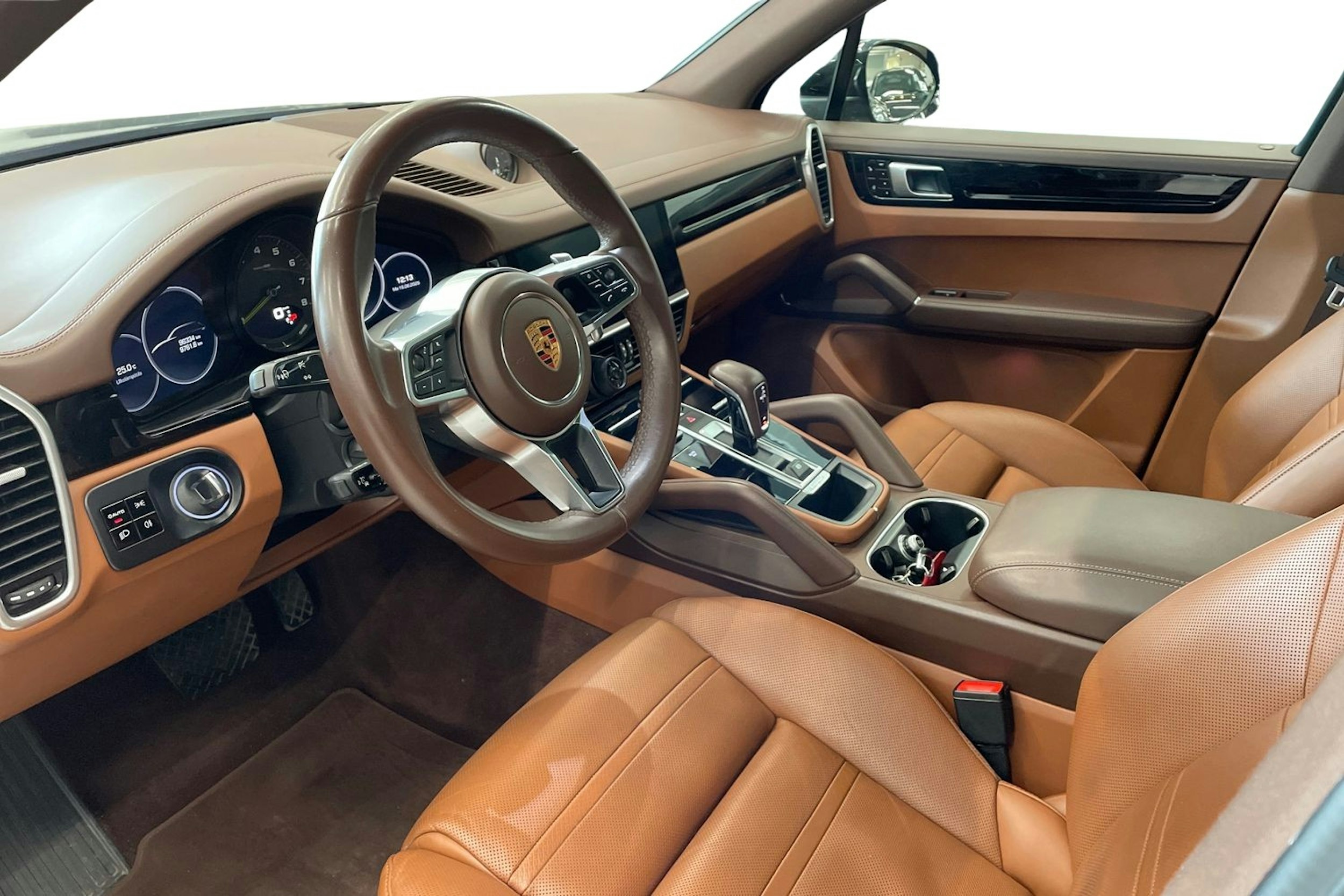 musta Porsche Cayenne 2019 kuva 6.