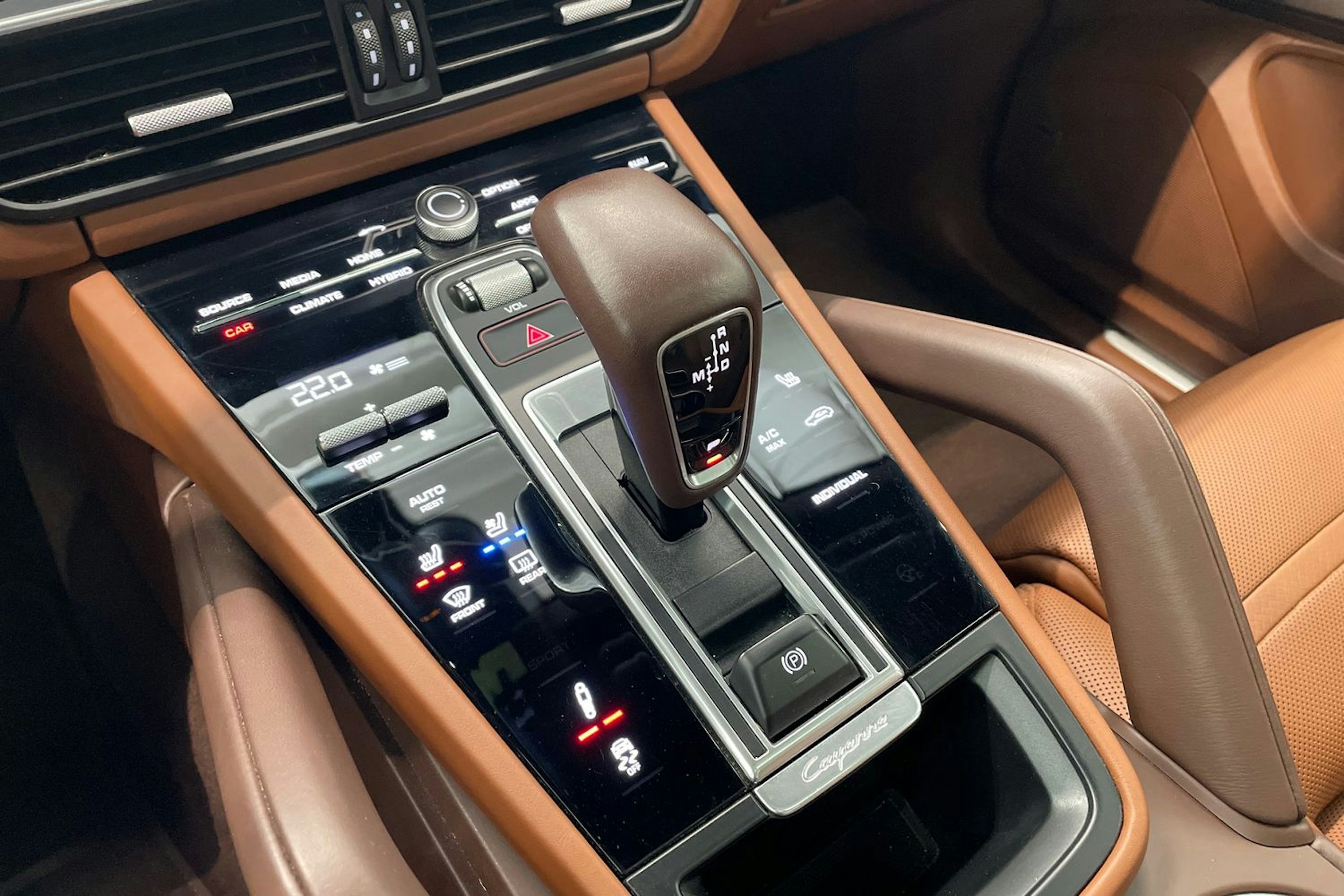 musta Porsche Cayenne 2019 kuva 13.