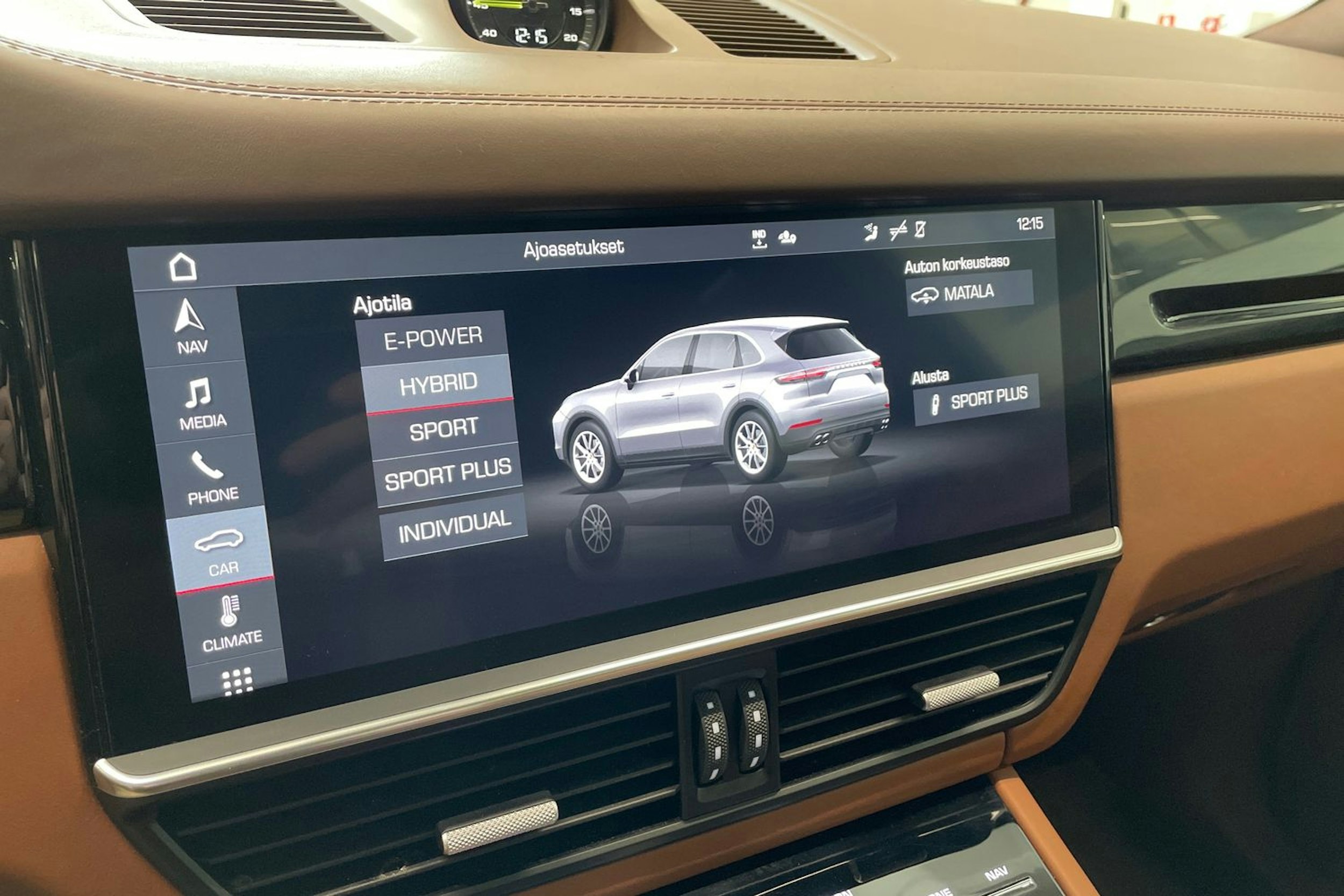 musta Porsche Cayenne 2019 kuva 14.