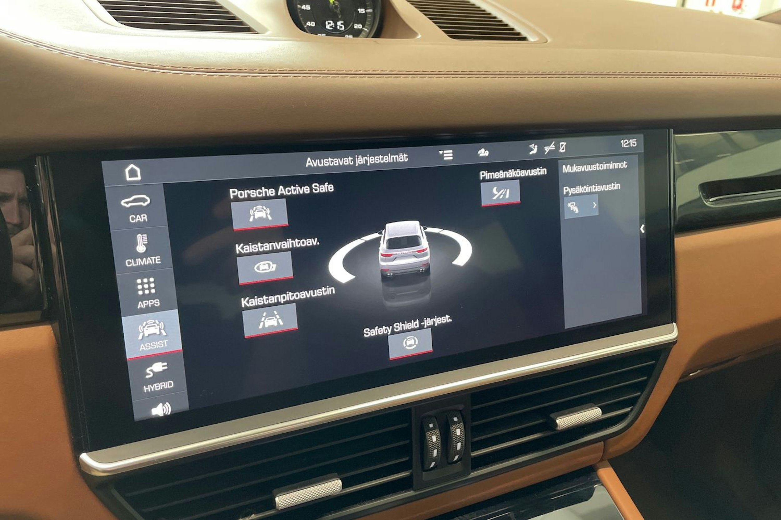 musta Porsche Cayenne 2019 kuva 15.