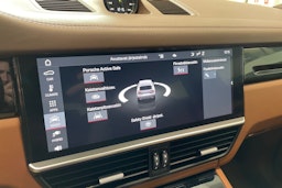 musta Porsche Cayenne 2019 kuva 15.