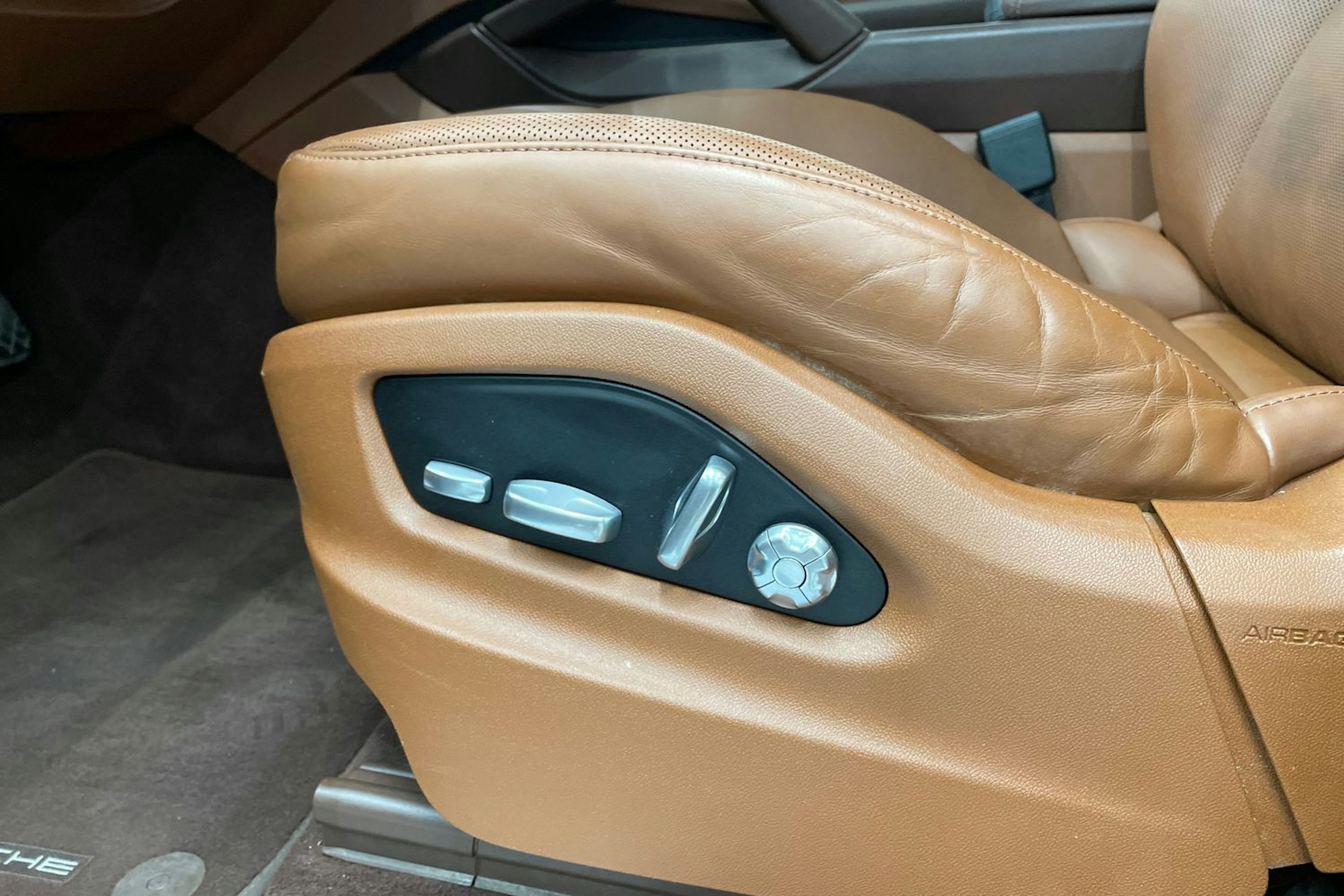 musta Porsche Cayenne 2019 kuva 17.