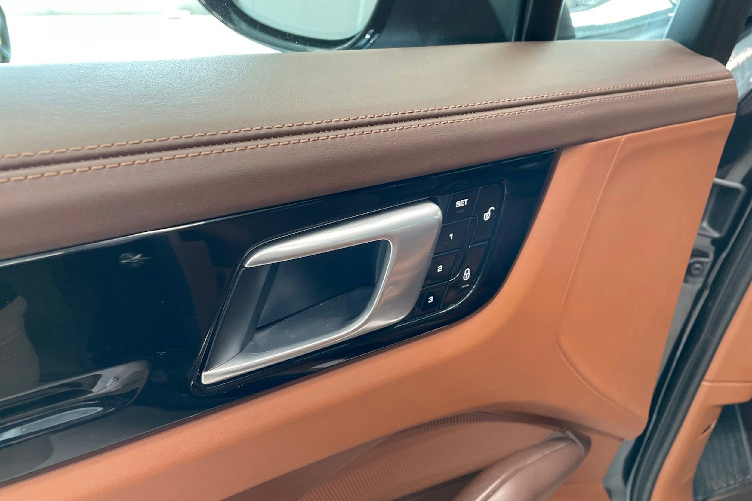 musta Porsche Cayenne 2019 kuva 20.