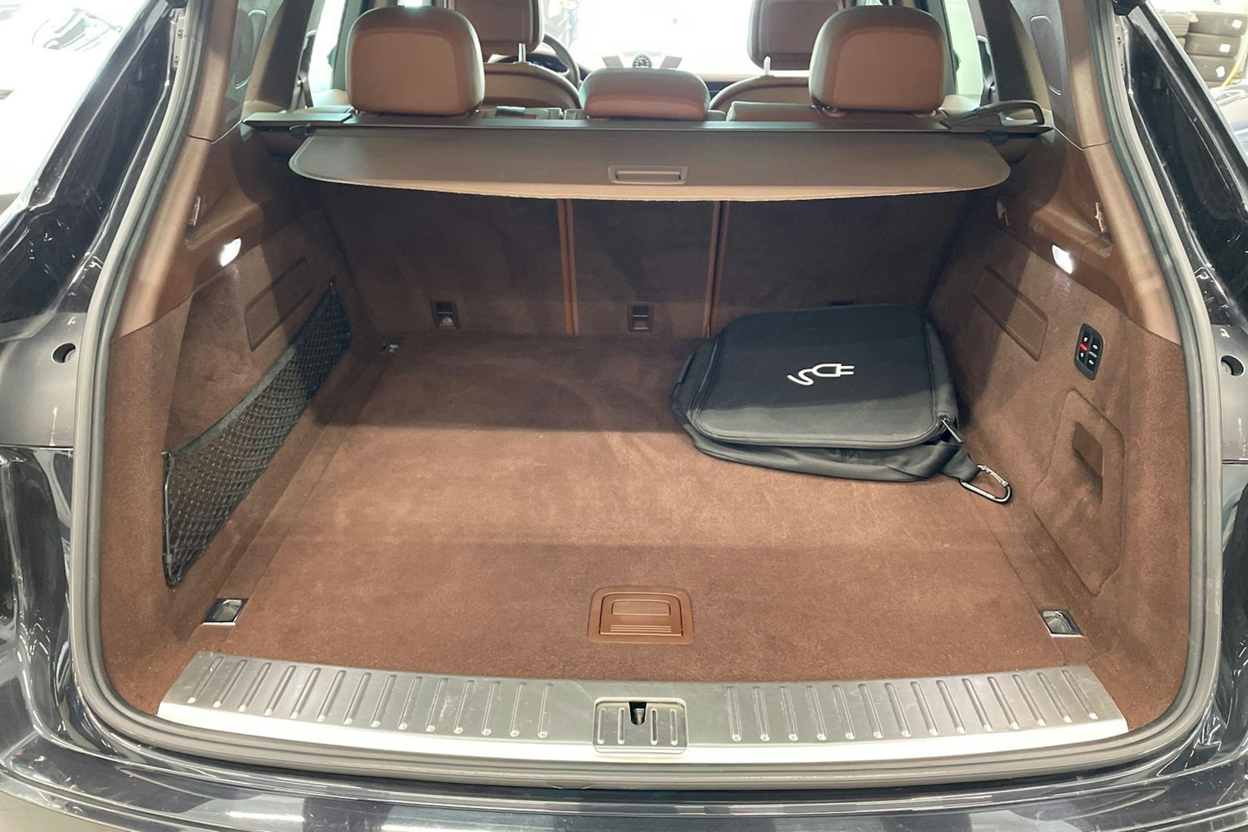 musta Porsche Cayenne 2019 kuva 21.