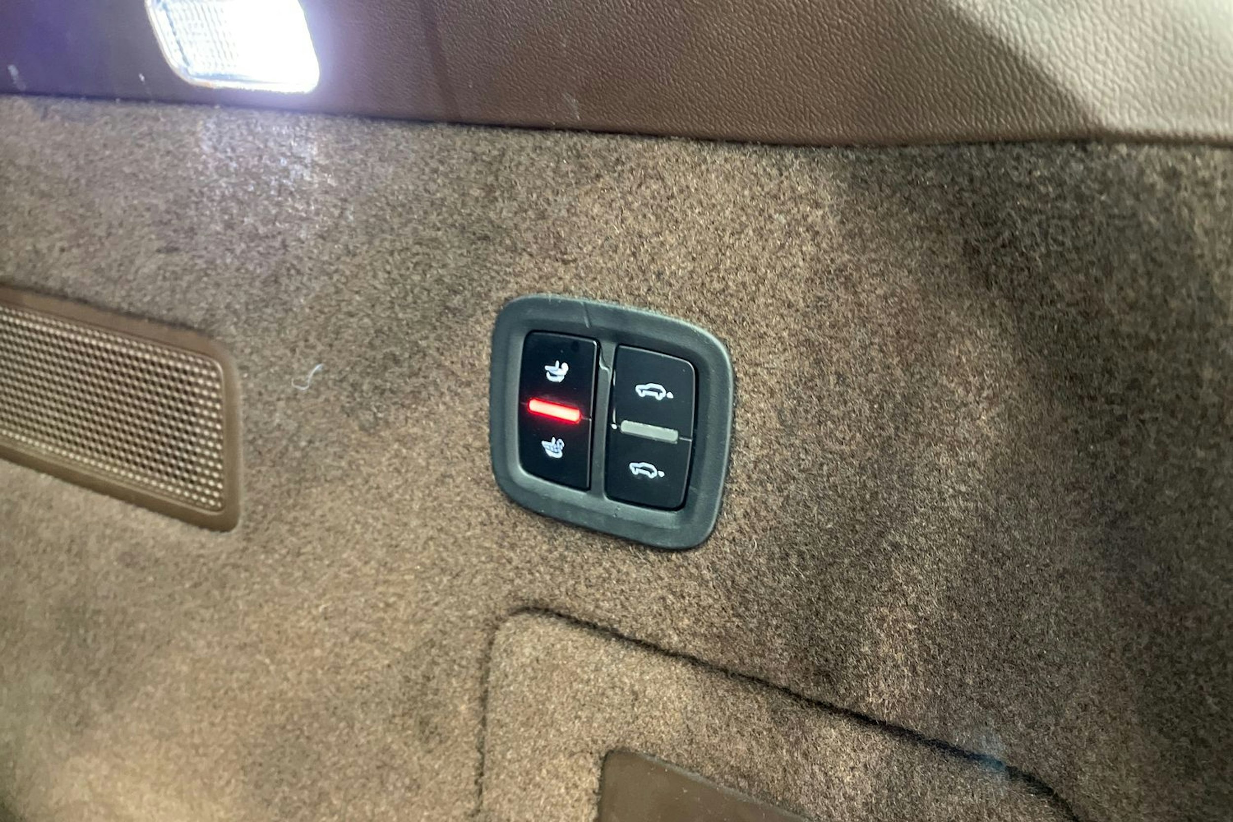 musta Porsche Cayenne 2019 kuva 22.