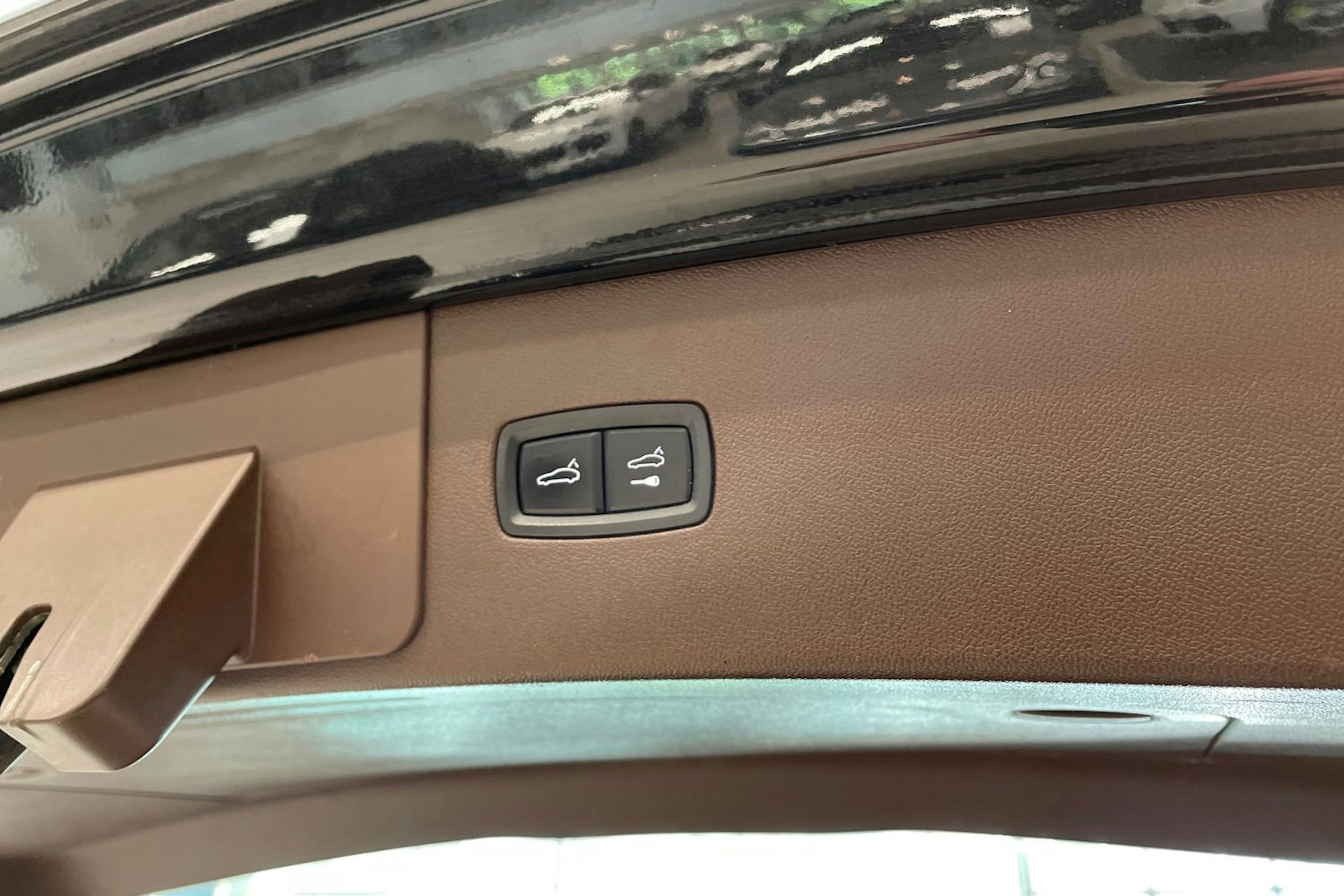 musta Porsche Cayenne 2019 kuva 23.