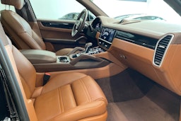 musta Porsche Cayenne 2019 kuva 24.