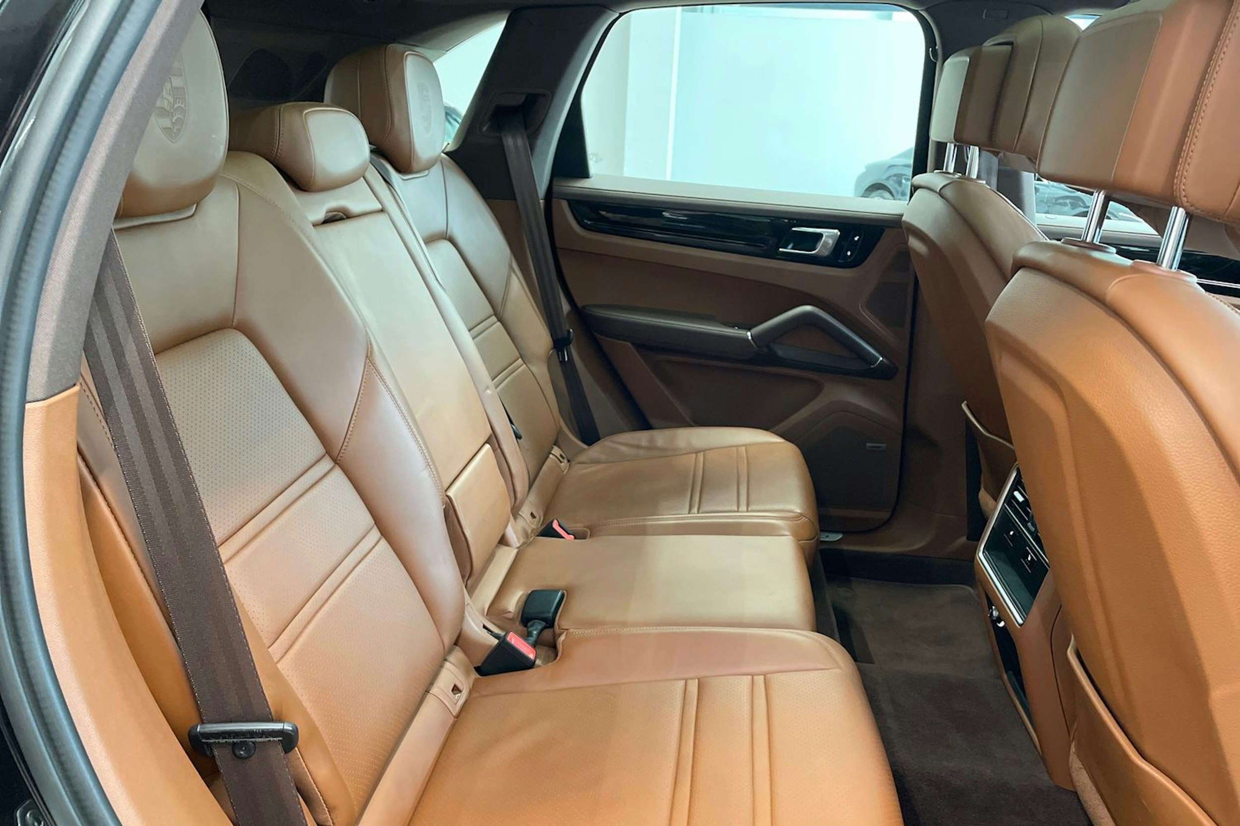 musta Porsche Cayenne 2019 kuva 25.