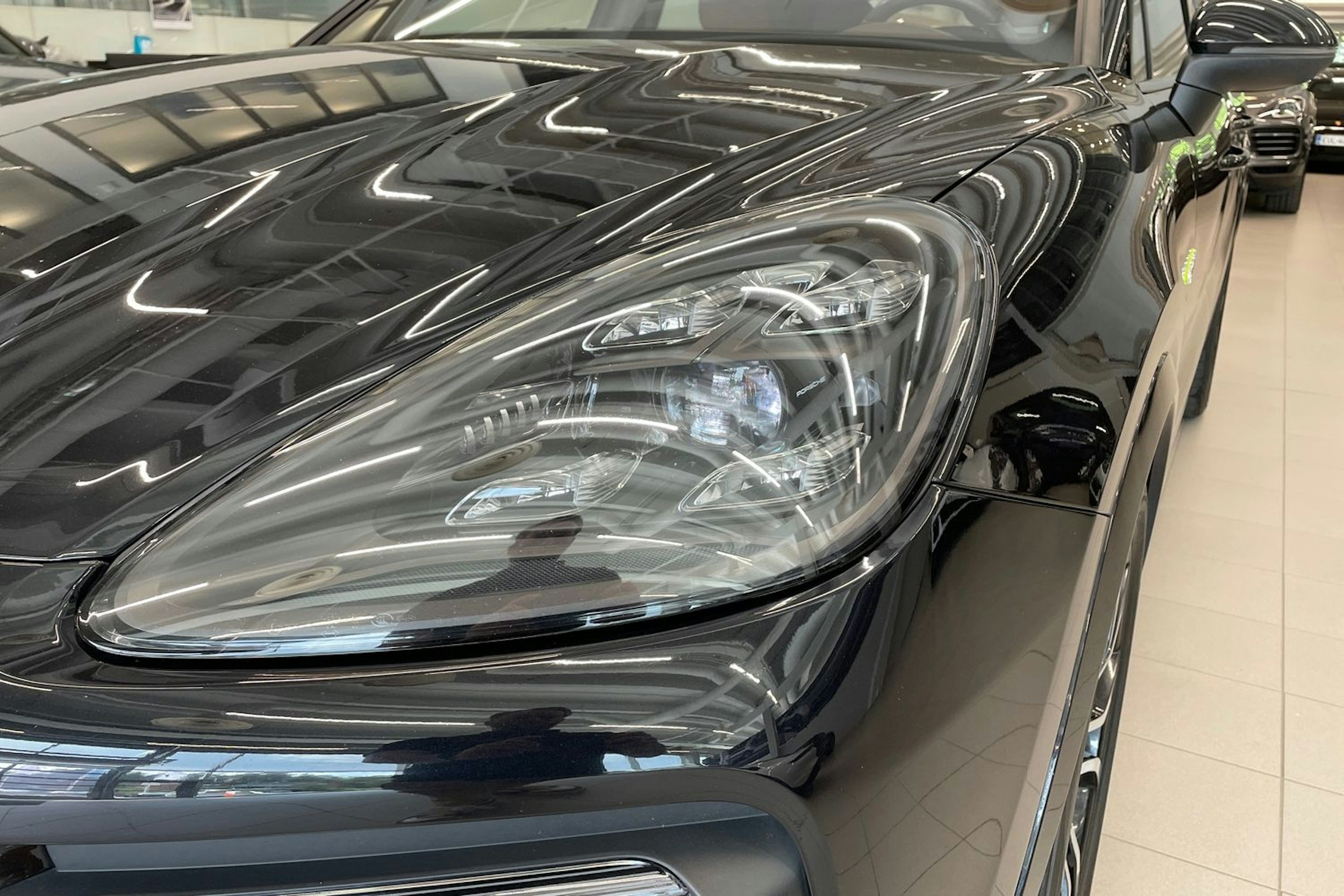 musta Porsche Cayenne 2019 kuva 27.
