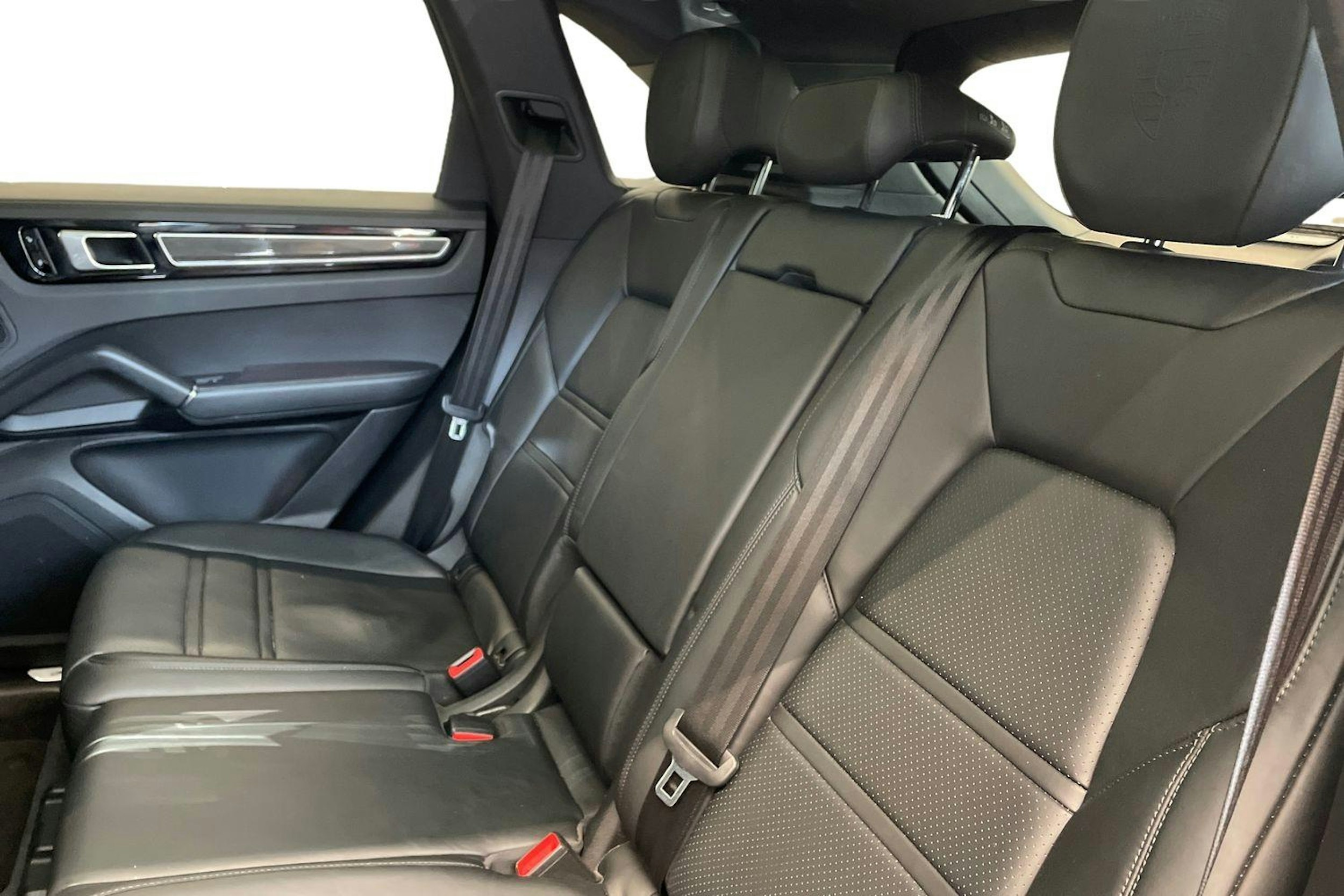 musta Porsche Cayenne 2019 kuva 8.