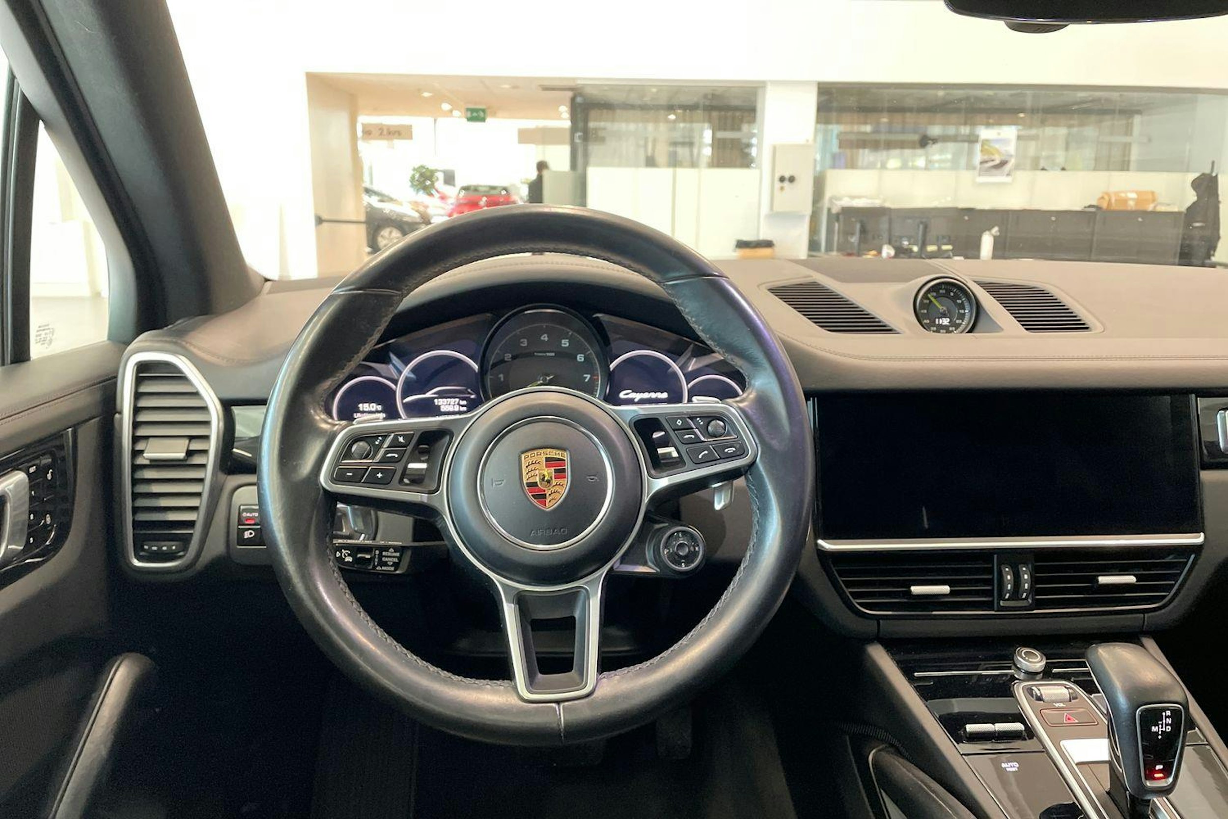 musta Porsche Cayenne 2019 kuva 10.