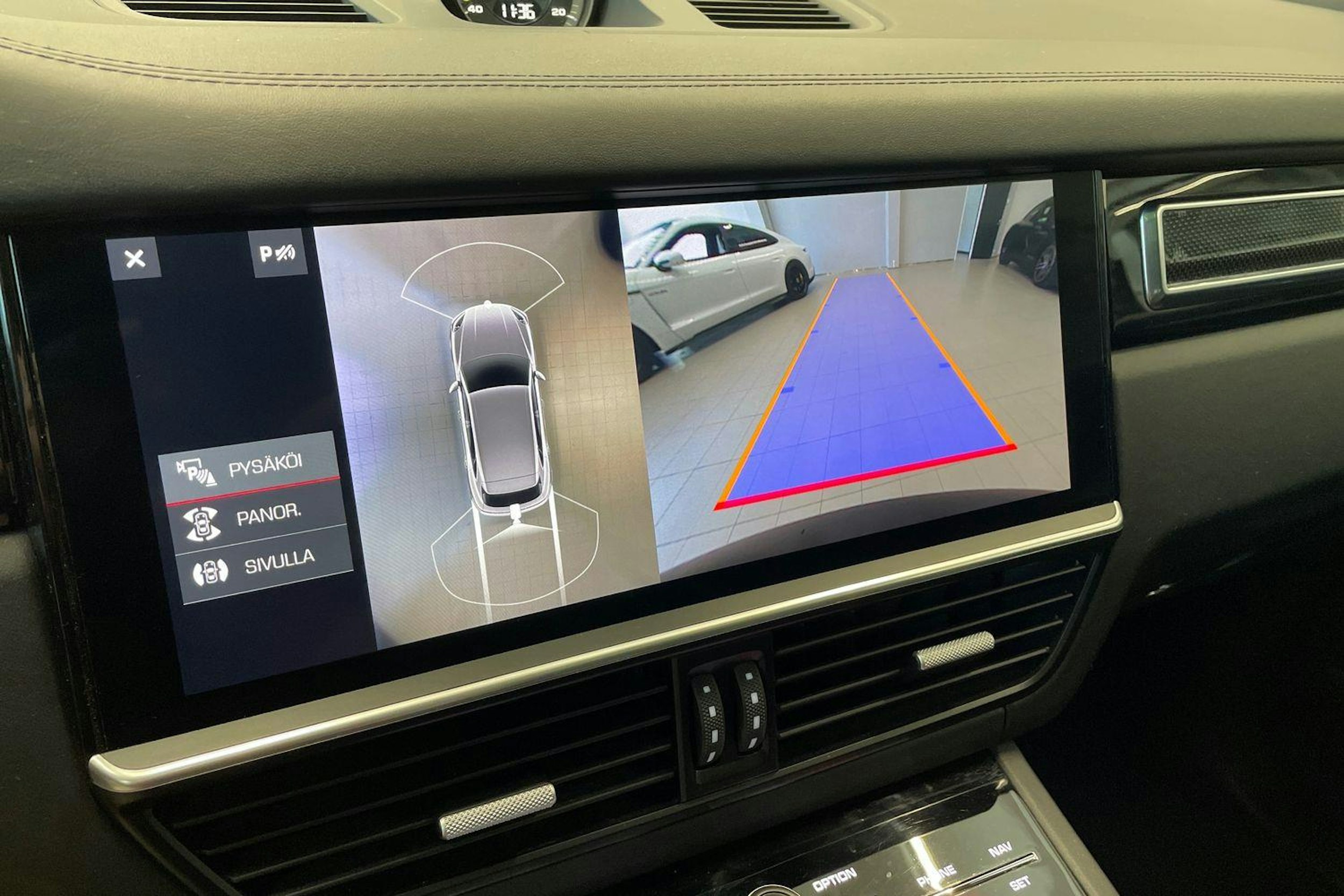 musta Porsche Cayenne 2019 kuva 17.