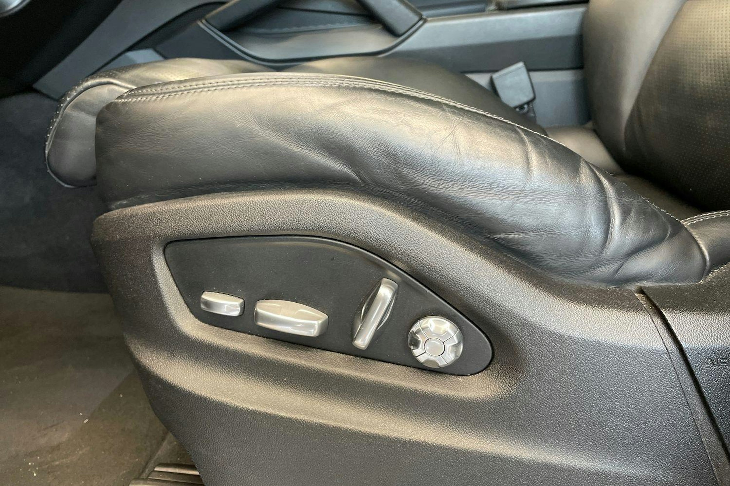 musta Porsche Cayenne 2019 kuva 18.