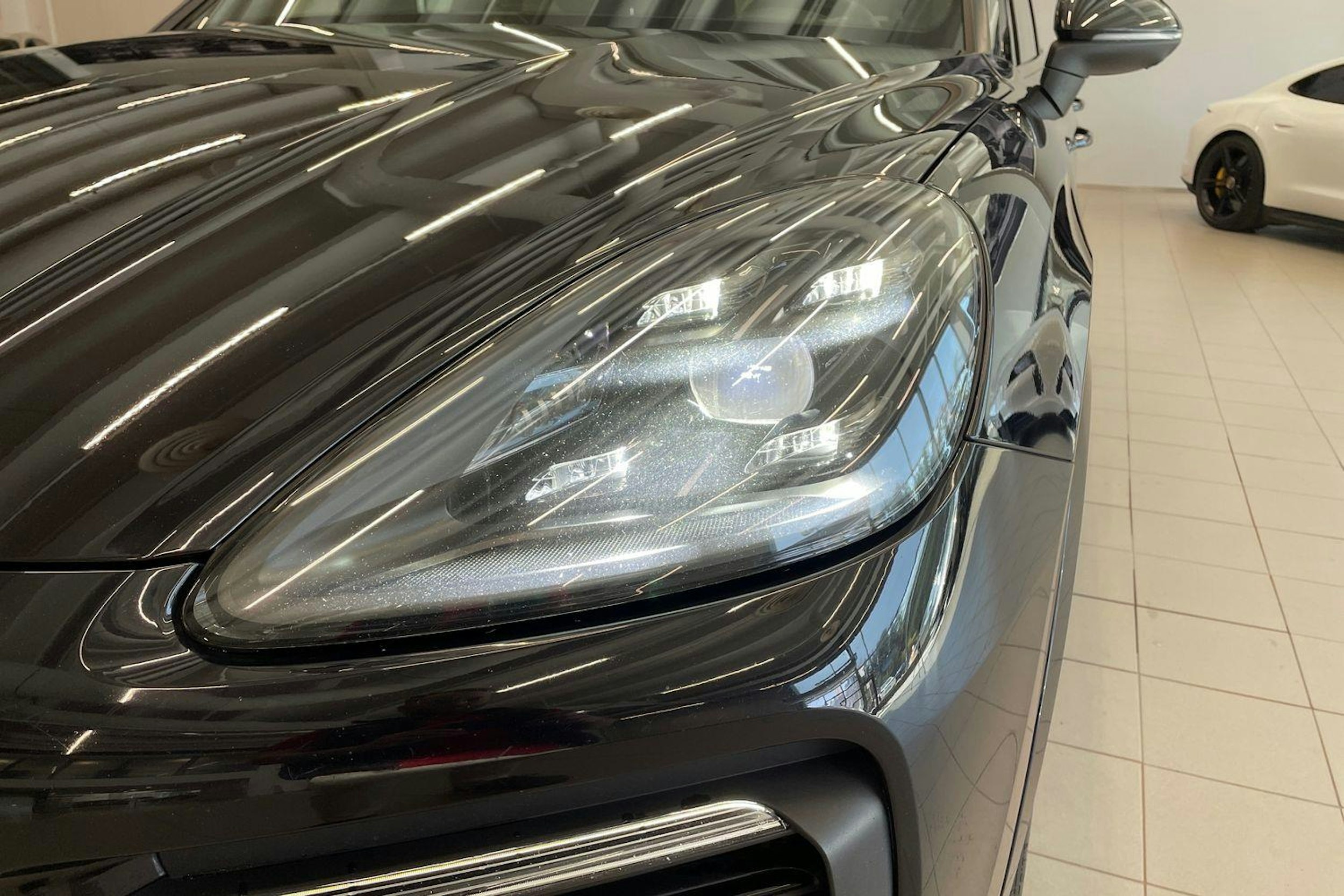 musta Porsche Cayenne 2019 kuva 25.