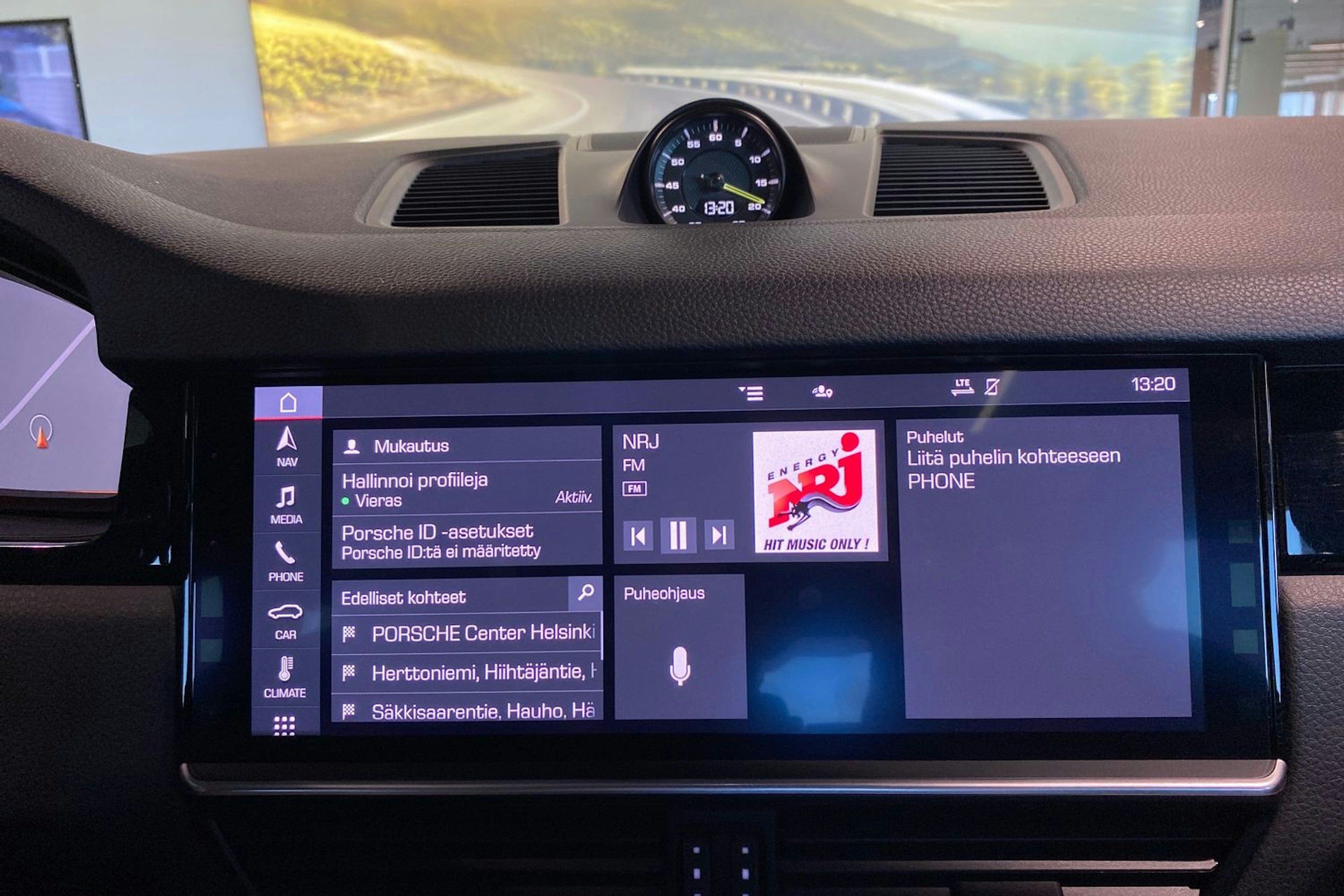musta Porsche Cayenne 2019 kuva 22.