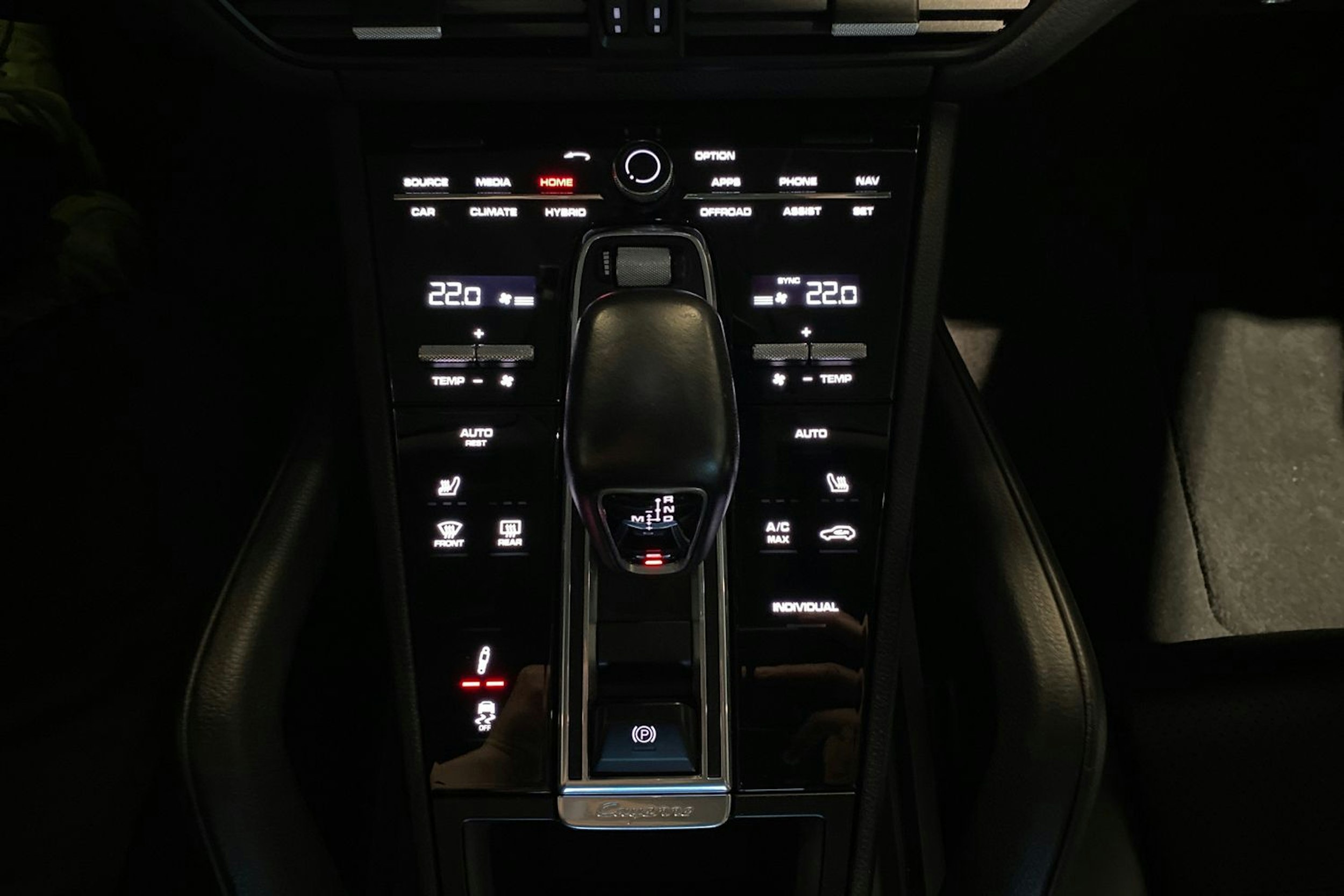 musta Porsche Cayenne 2019 kuva 23.