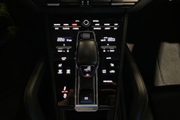 musta Porsche Cayenne 2019 kuva 23.