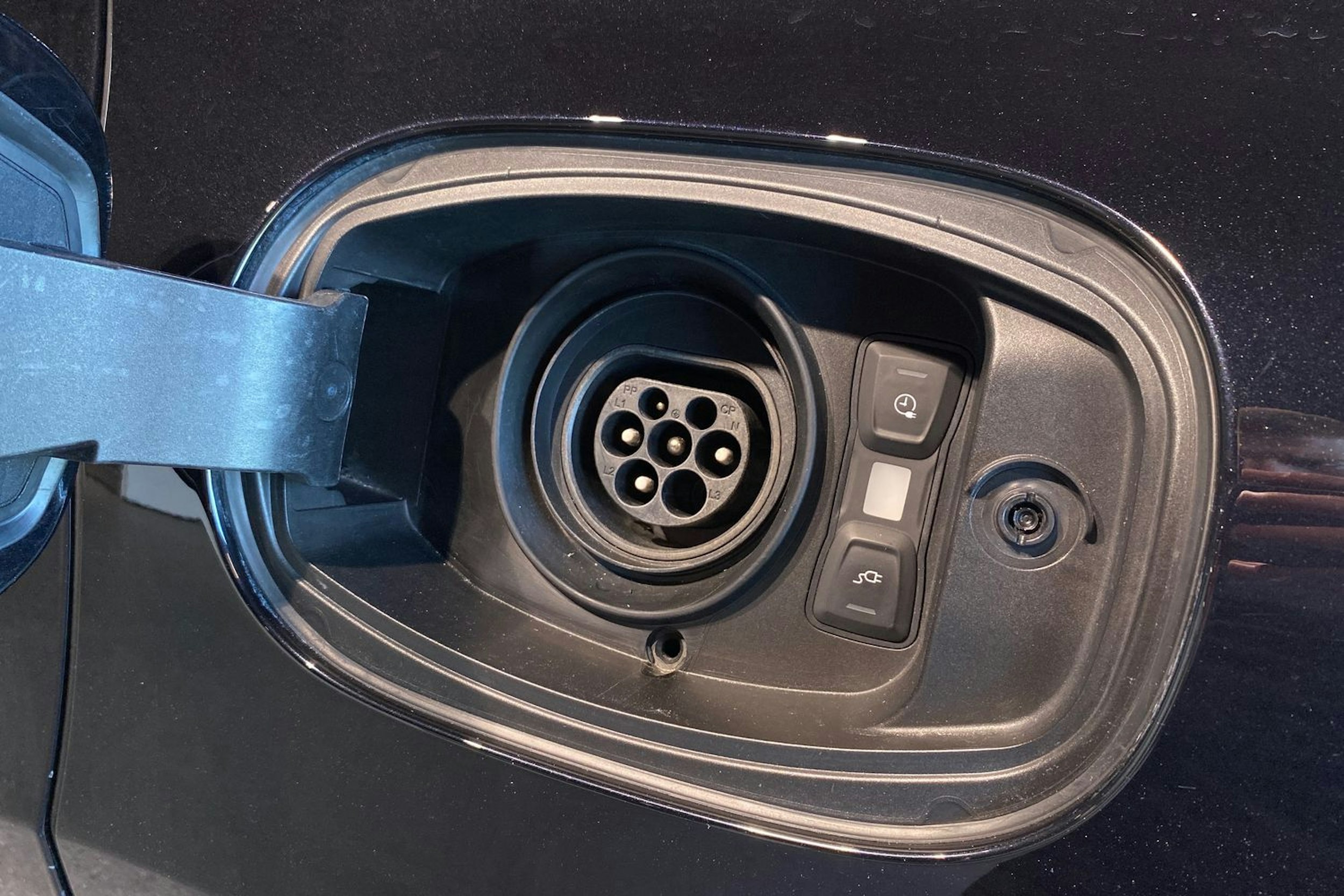 musta Porsche Cayenne 2019 kuva 24.