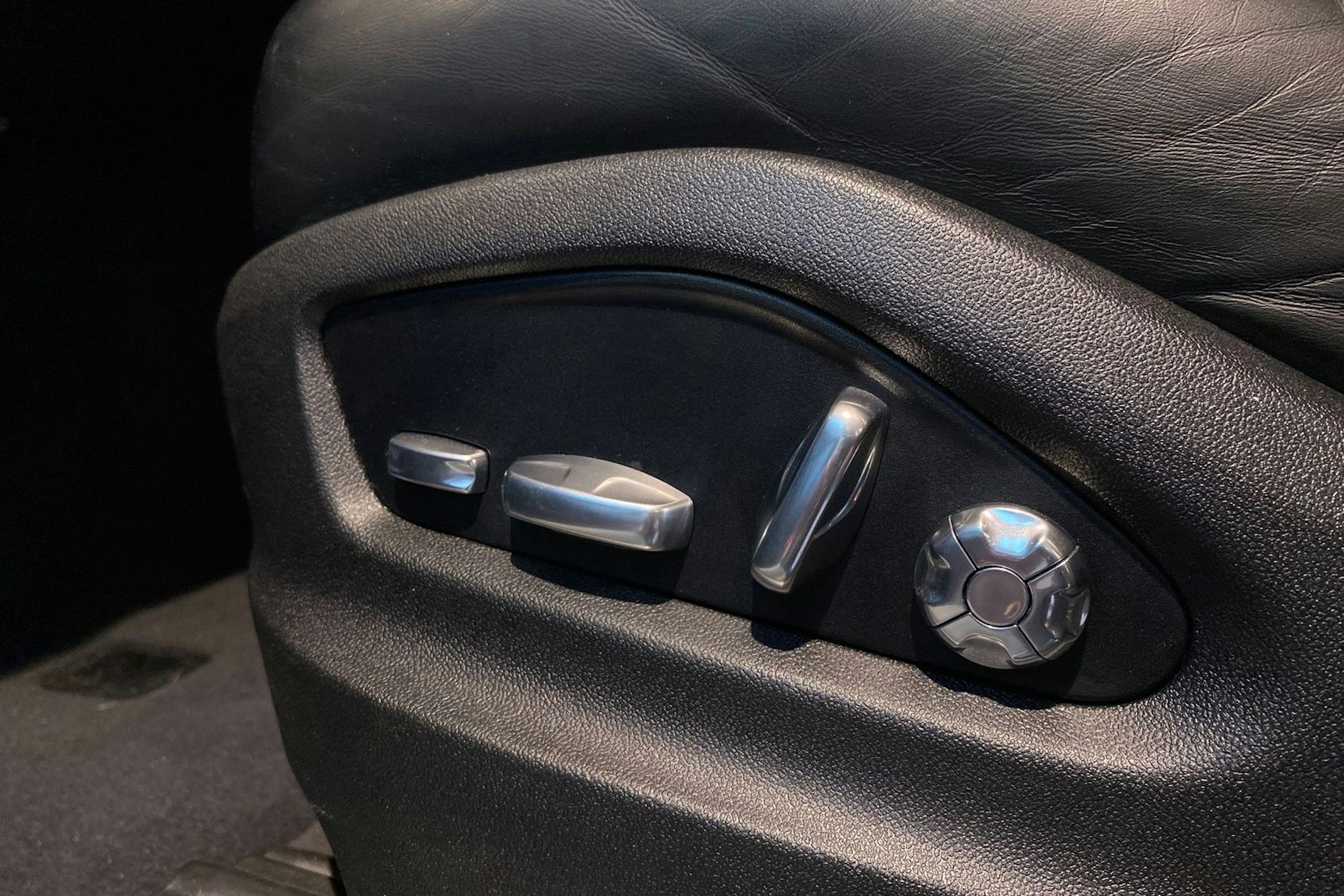 musta Porsche Cayenne 2019 kuva 25.