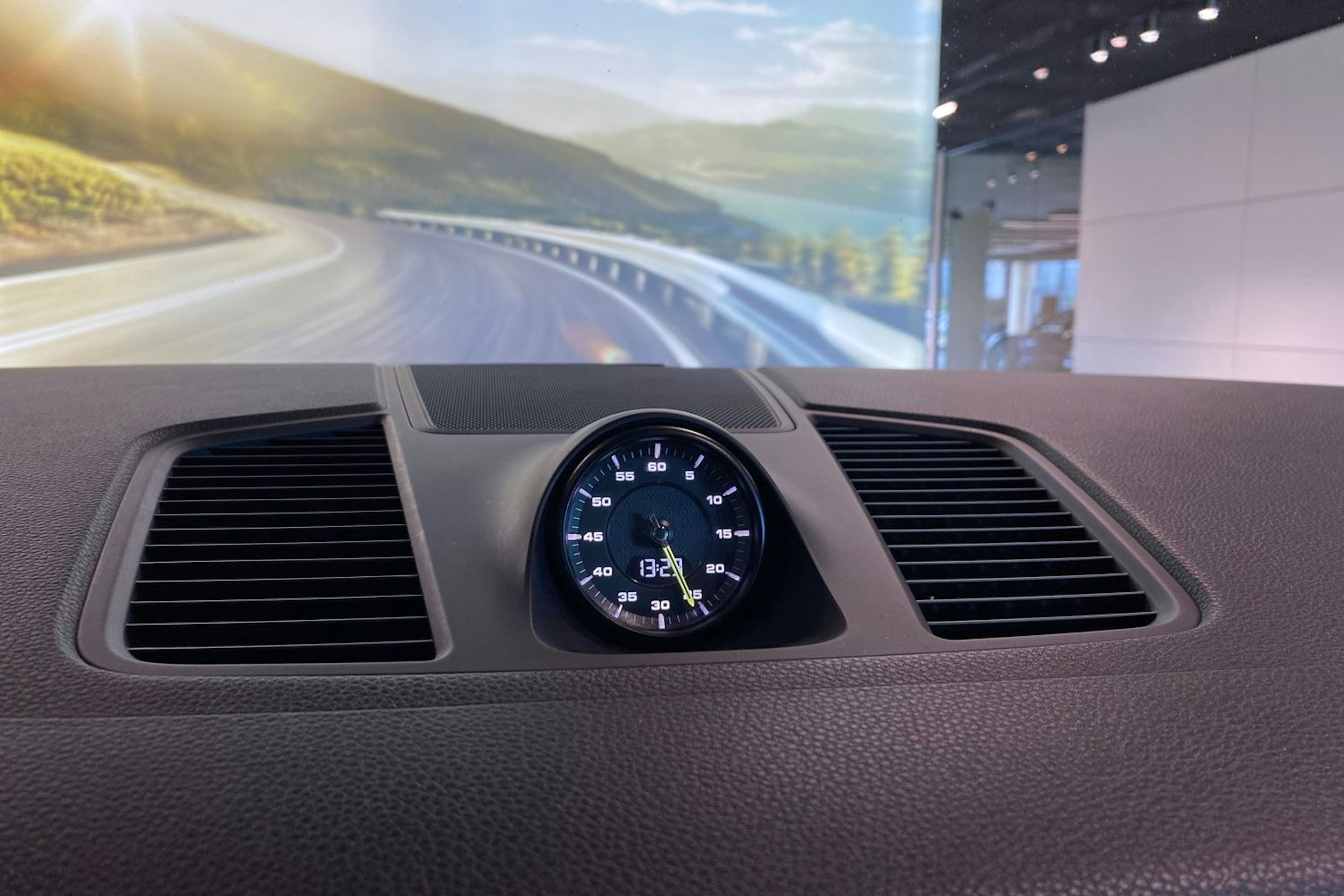 musta Porsche Cayenne 2019 kuva 26.