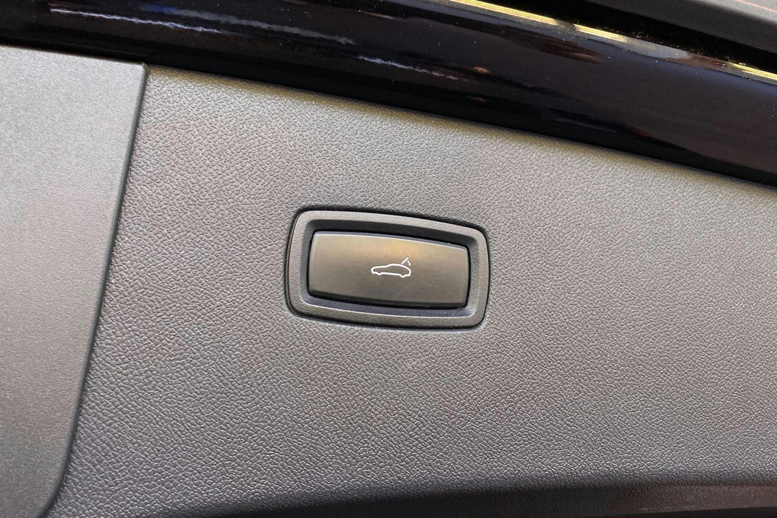 musta Porsche Cayenne 2019 kuva 29.