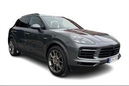 Harmaa Porsche Cayenne 2019 kuva 1.