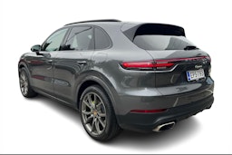Harmaa Porsche Cayenne 2019 kuva 2.