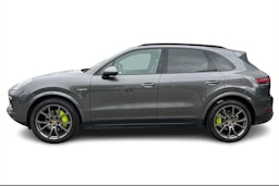 Harmaa Porsche Cayenne 2019 kuva 5.
