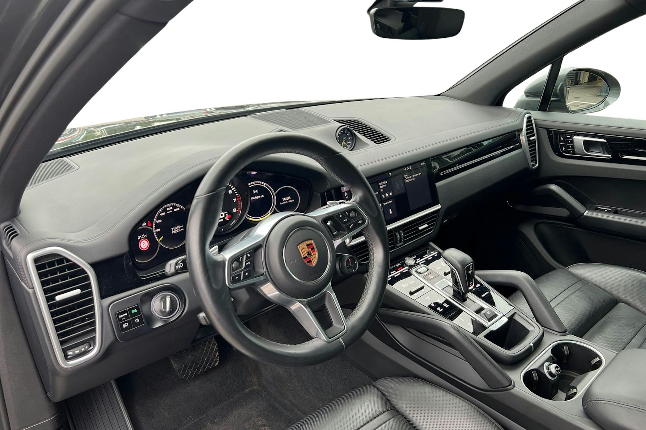 Harmaa Porsche Cayenne 2019 kuva 6.