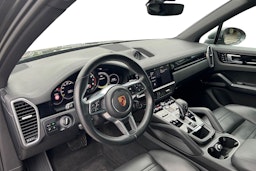 Harmaa Porsche Cayenne 2019 kuva 6.