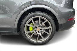 Harmaa Porsche Cayenne 2019 kuva 7.