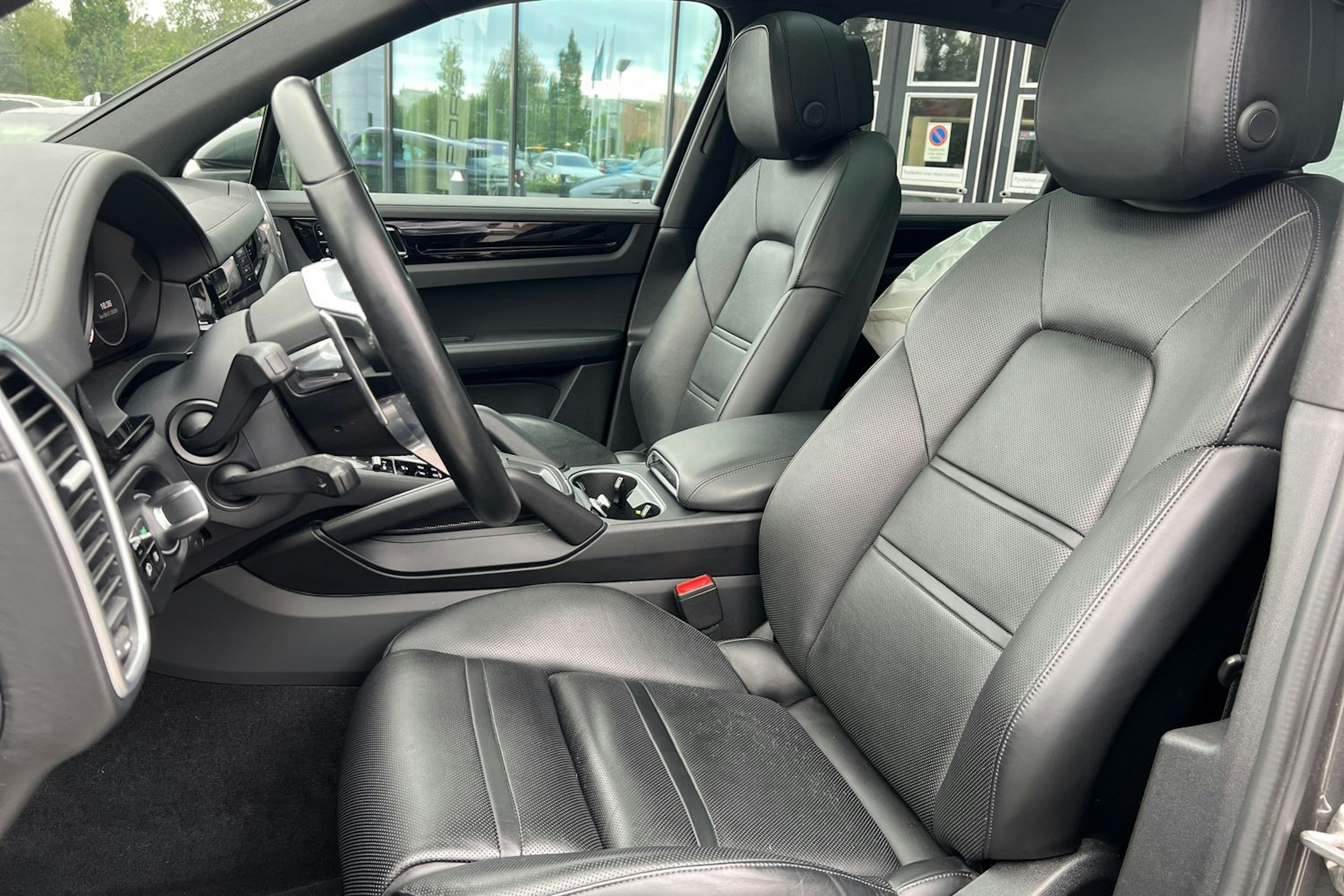 Harmaa Porsche Cayenne 2019 kuva 8.