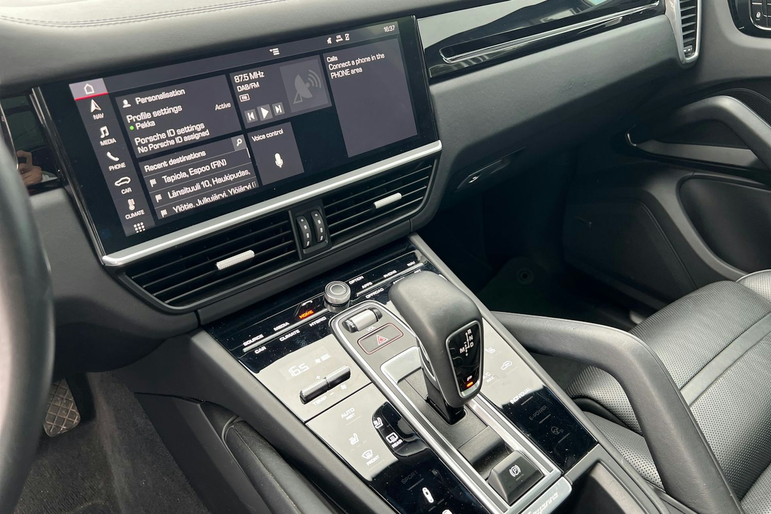 Harmaa Porsche Cayenne 2019 kuva 10.