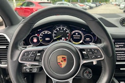 Harmaa Porsche Cayenne 2019 kuva 11.