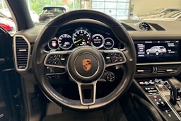 Harmaa Porsche Cayenne 2019 kuva 16.