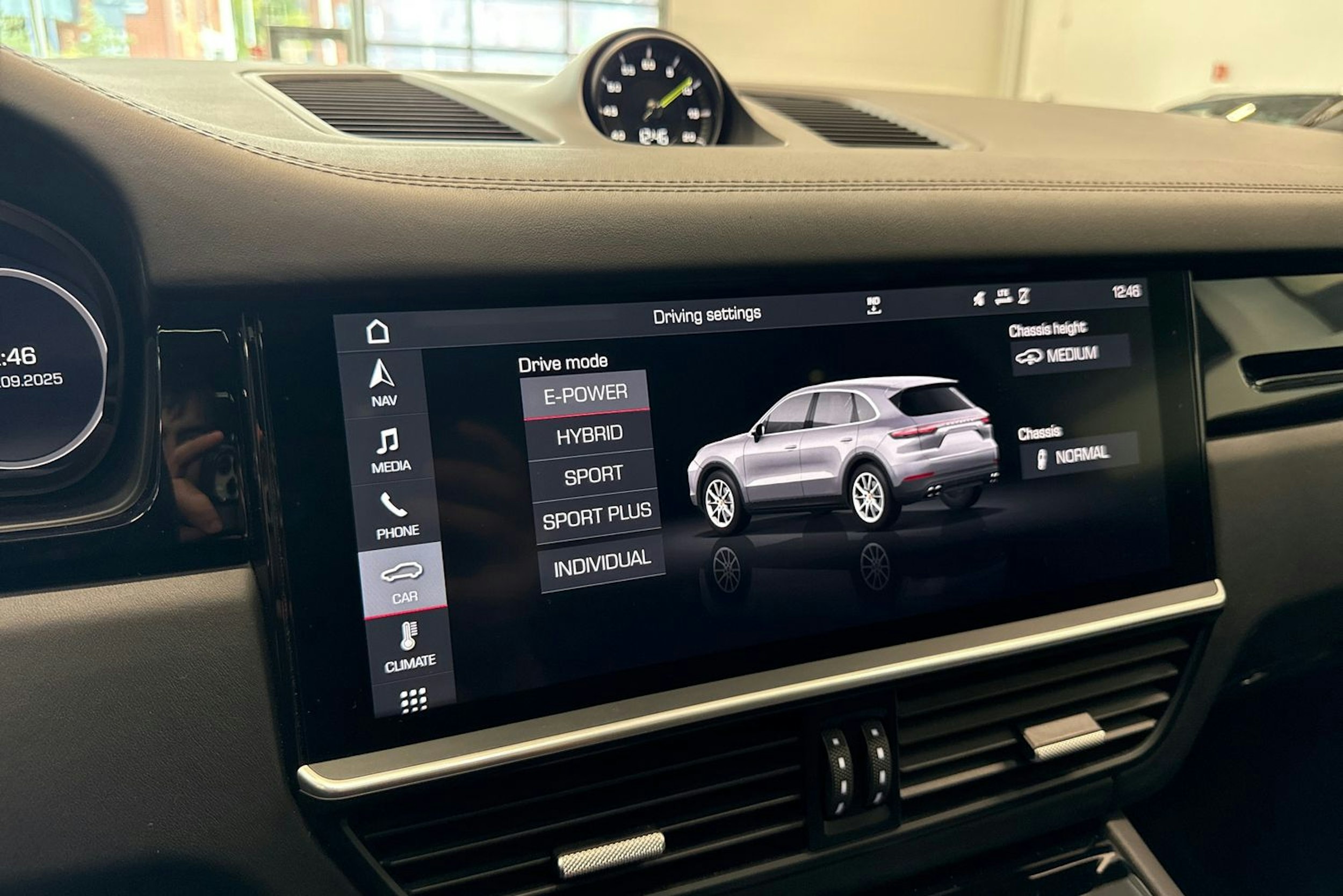 Harmaa Porsche Cayenne 2019 kuva 17.