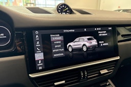 Harmaa Porsche Cayenne 2019 kuva 17.