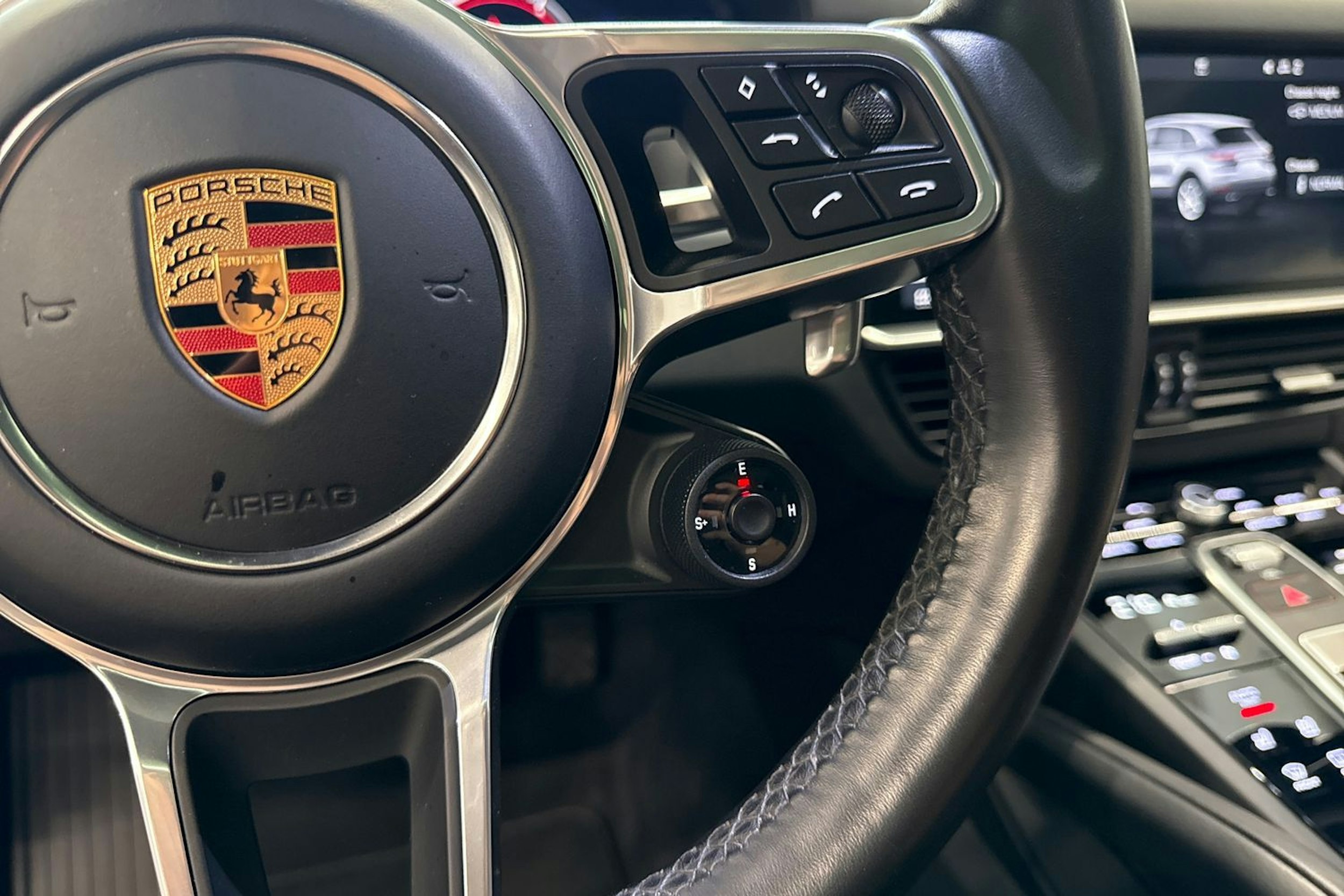 Harmaa Porsche Cayenne 2019 kuva 18.